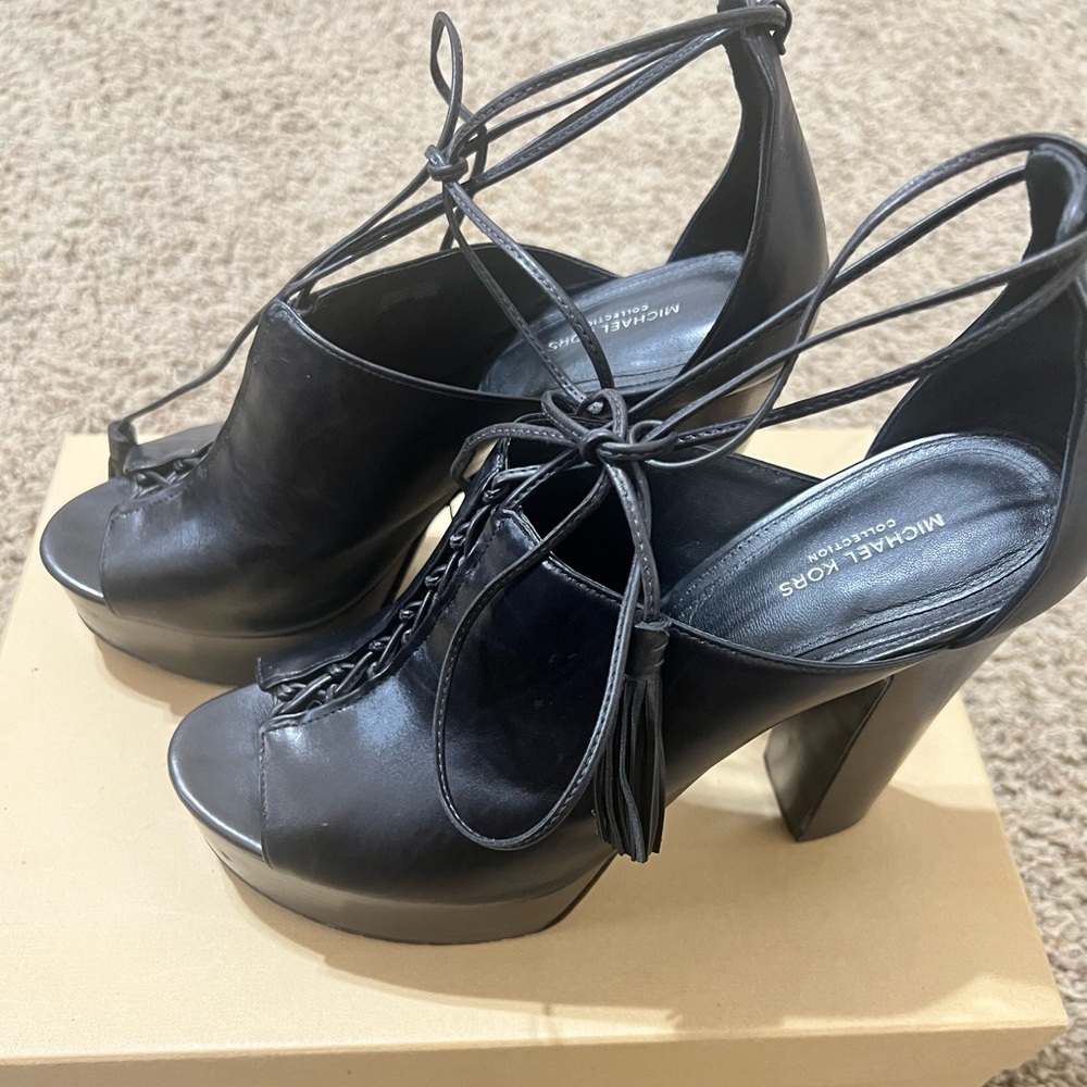 Michael Kors Collection Sylvan. Black leather size 40 size 9